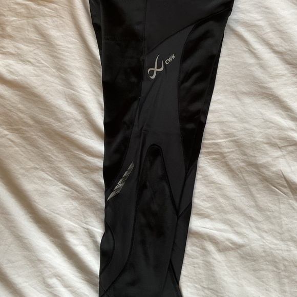 CW-X Joint Support Compression Capri - Picture 6 of 9